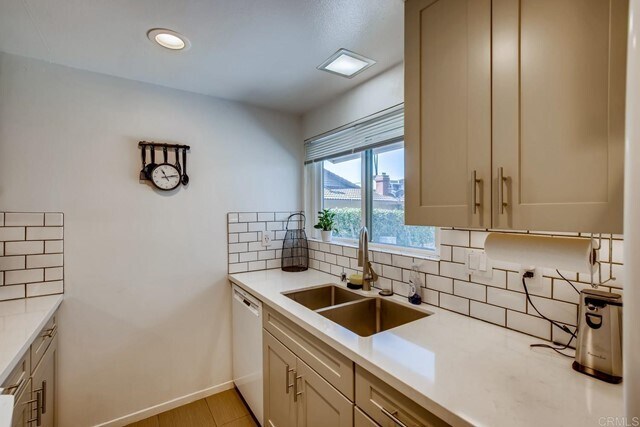 Building Photo - 957 La Bonita Dr