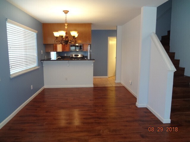 Foto del edificio - Beautiful 3 bedroom 2 1/2 bath Town-House Coming Soon!