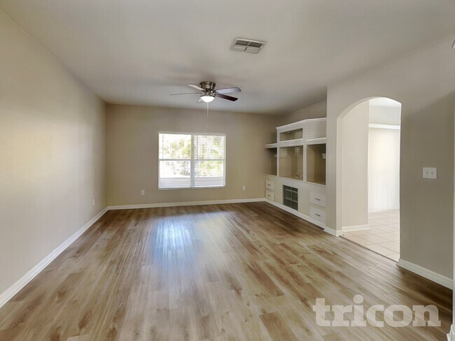 Foto del edificio - 6137 Skylarkcrest Dr