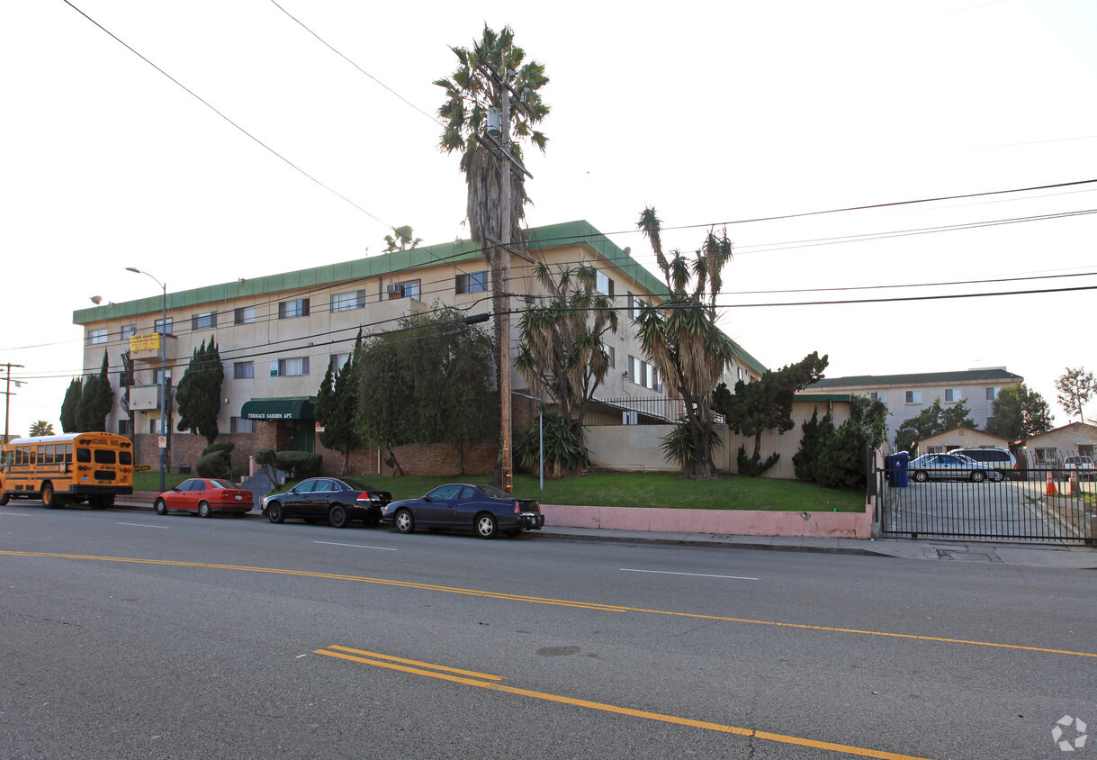 Building Photo - 12633 S Figueroa St