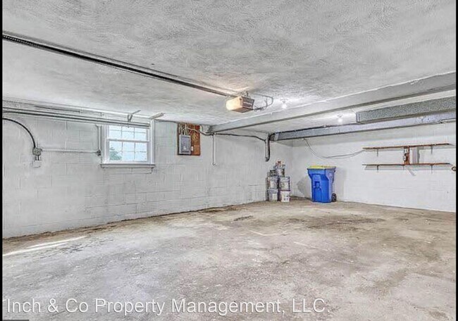 Building Photo - 4 br, 1.5 bath House - 113 Pine Hollow Rd