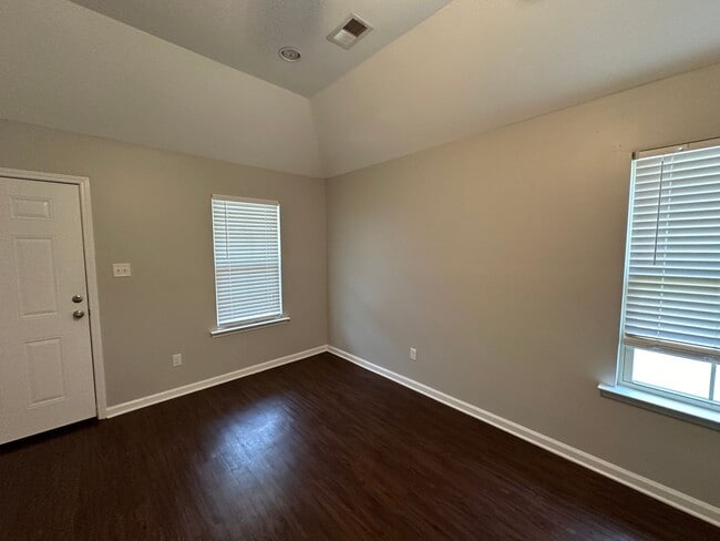 Building Photo - 1307 Larkin Ave