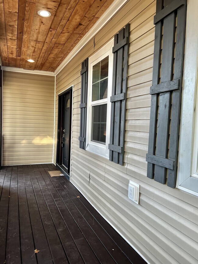 Building Photo - 947 Clark St