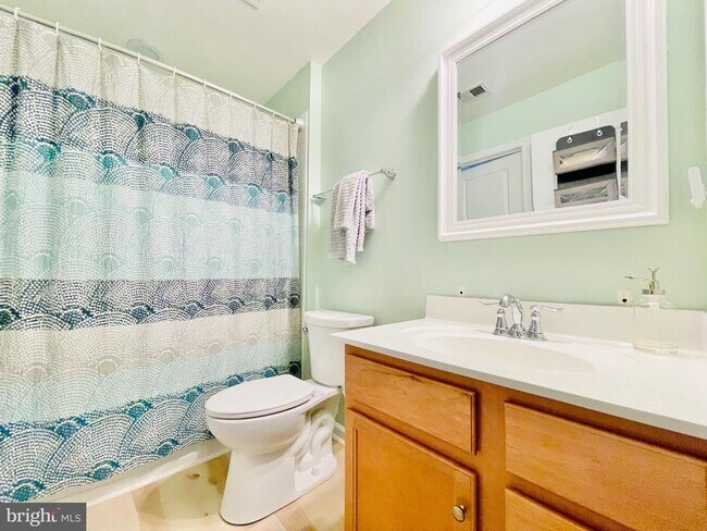 Building Photo - 127 Streamview Dr