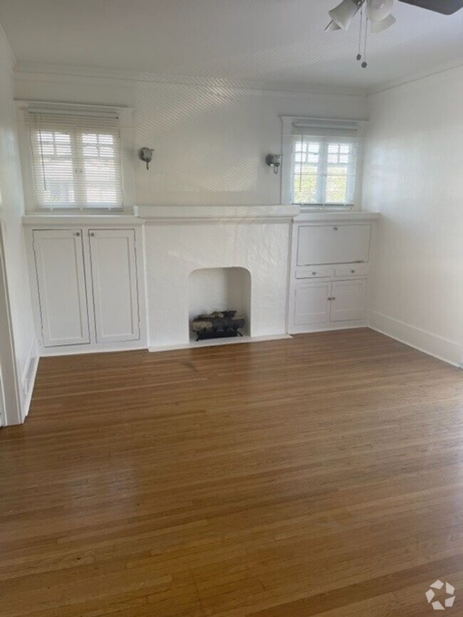 Building Photo - 293 Cerritos Ave