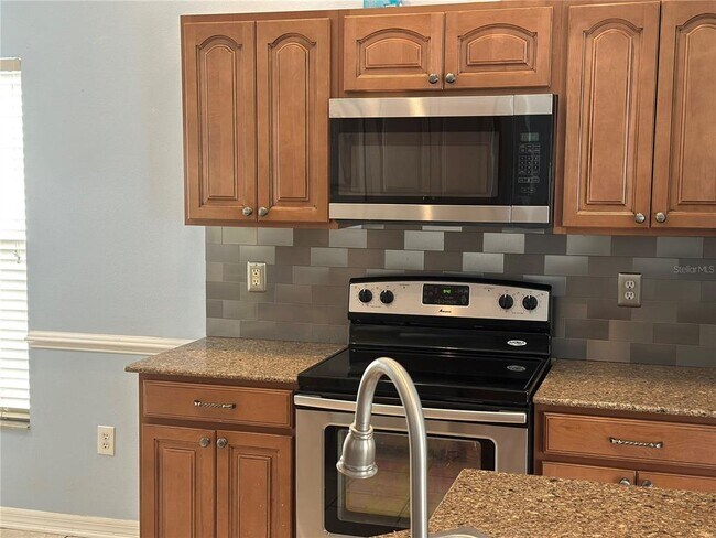 Building Photo - 917 Summer Breeze Dr