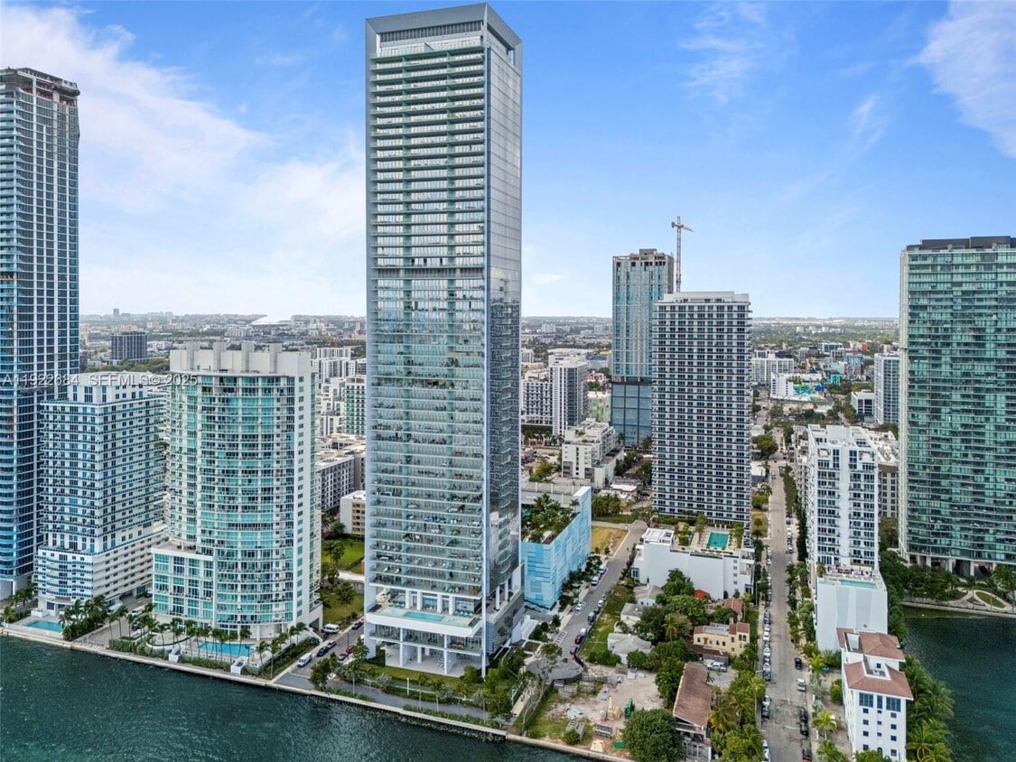 Foto principal - 700 NE 26th Terrace