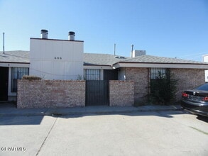 Building Photo - 606 White Cliffs Dr