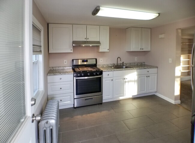 Kitchen from front door. - 7 S Hillside Ave