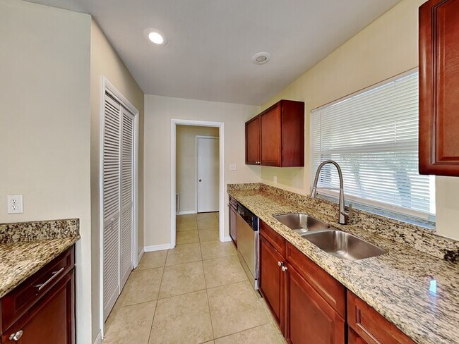 Foto del edificio - 2512 Sea Breeze Ct