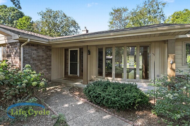 Foto del edificio - 4395 Shady Oak Ct