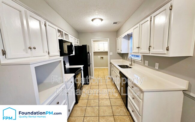 Building Photo - 9927 Sequoia Ln