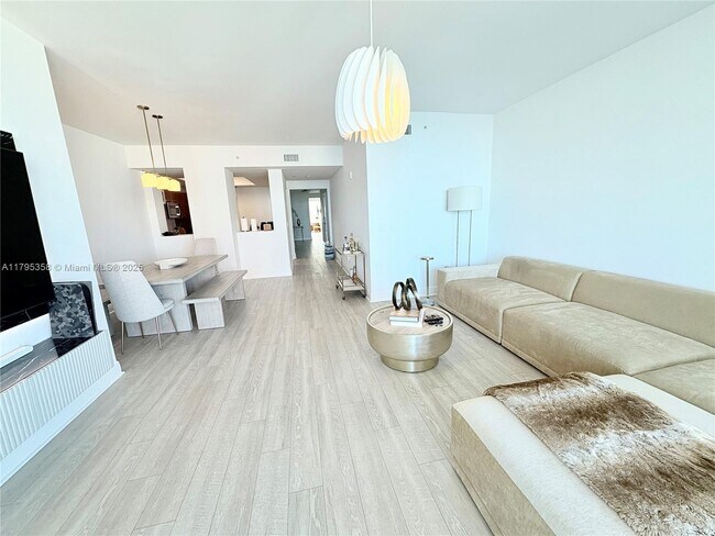 Foto del edificio - 3330 NE 190th St