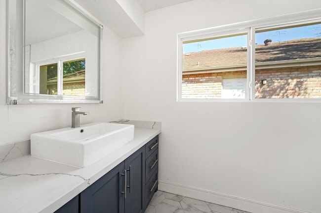 Foto del edificio - 10710 Shawnbrook Dr