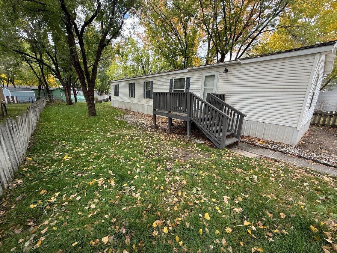 Foto principal - 3 Bedroom 1 Bath Fully Updated Home in Cli...