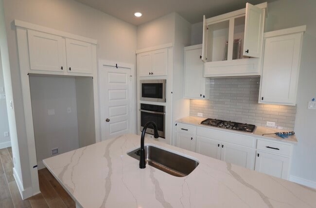 Building Photo - 2423 Shallot Ln