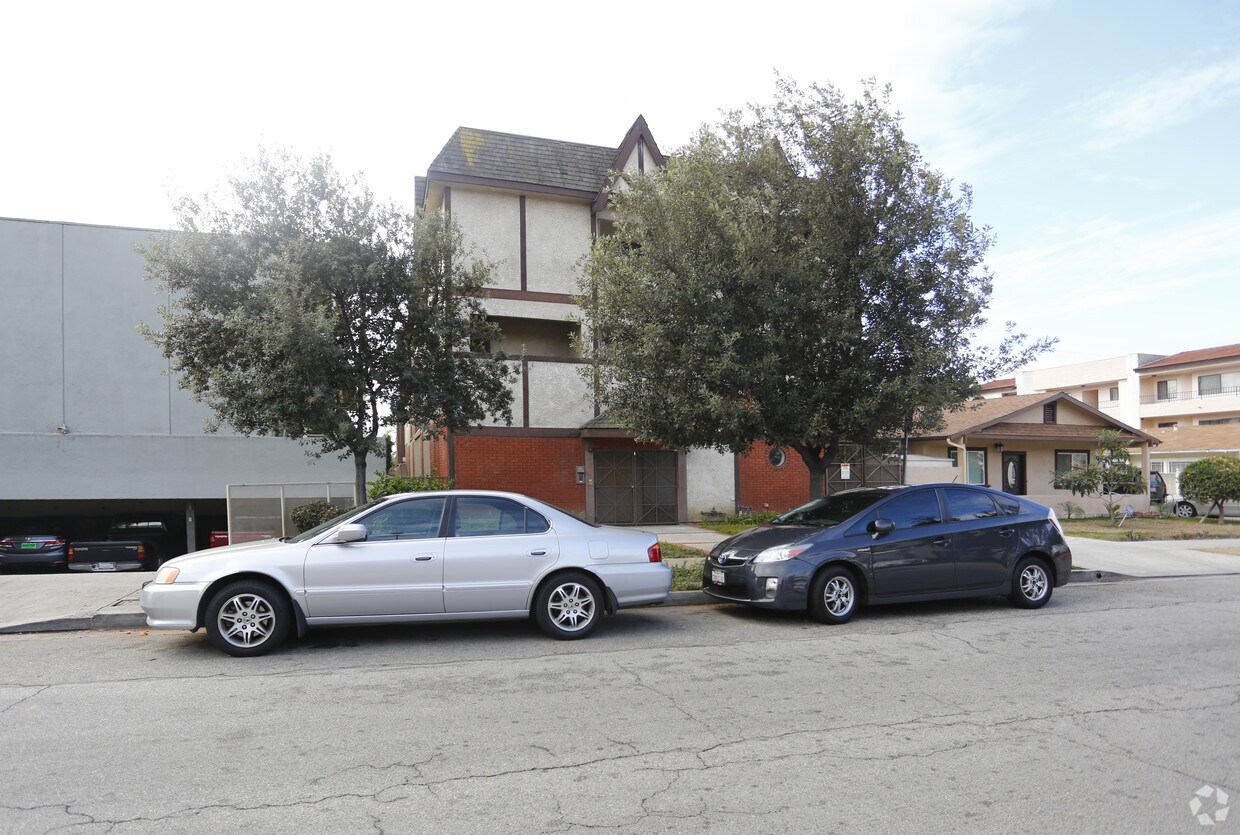 Foto del edificio - 458 W Elk Ave