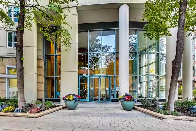 Building Photo - 345 N La Salle Dr