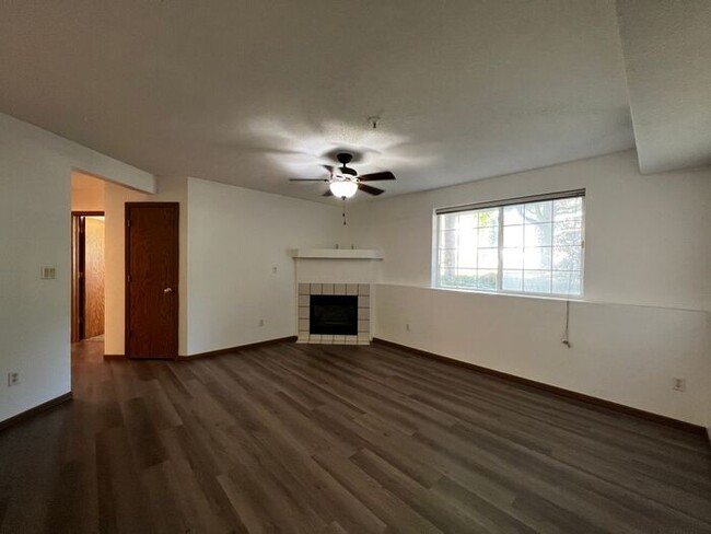 Building Photo - $1,175 | 2 Bedroom, 1 Bathroom Condo | No ...