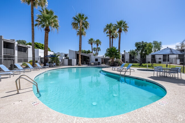 Main Pool - Emerald Apartments