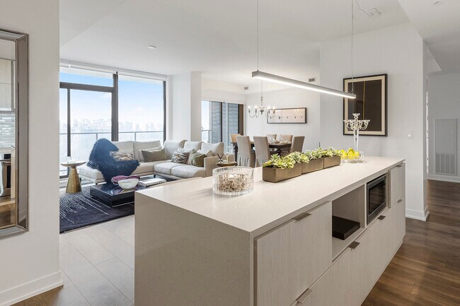 Photo du bâtiment - Two St. Thomas Yorkville Rental Living