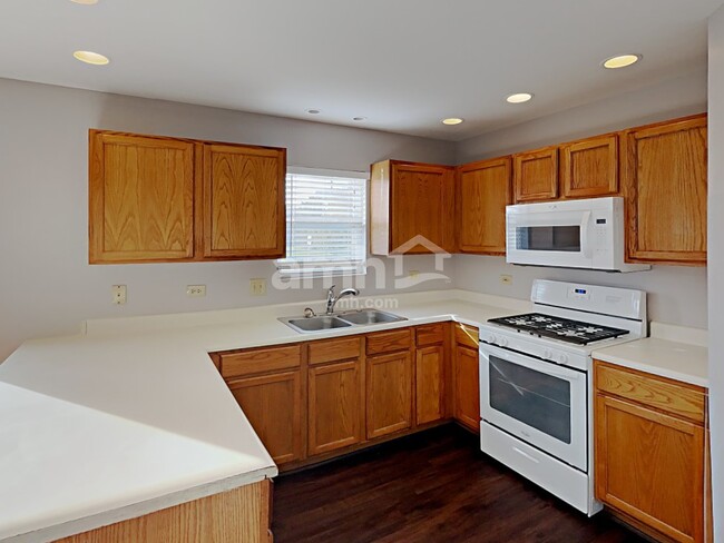 Building Photo - 5756 Emerald Pointe Drive