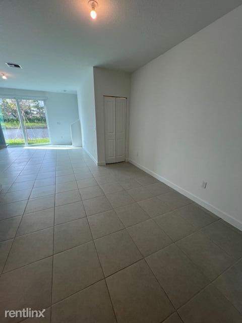 Building Photo - 3 br, 2.5 bath House - 5415 Flannigan Way