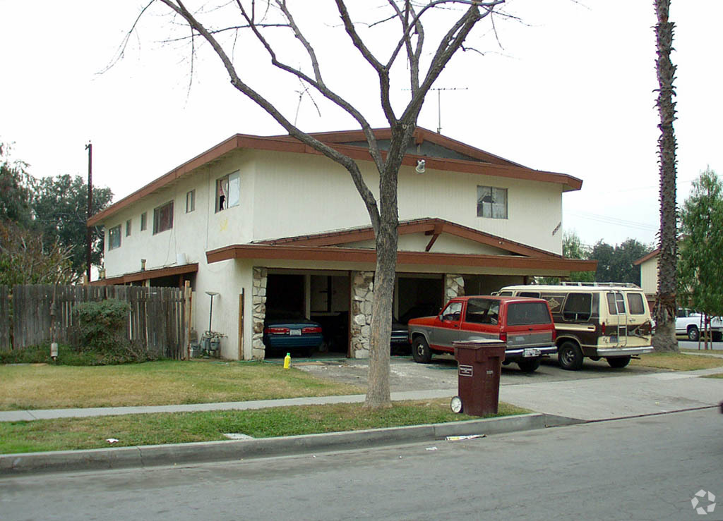 Alternate view - 2225 W Anahurst St