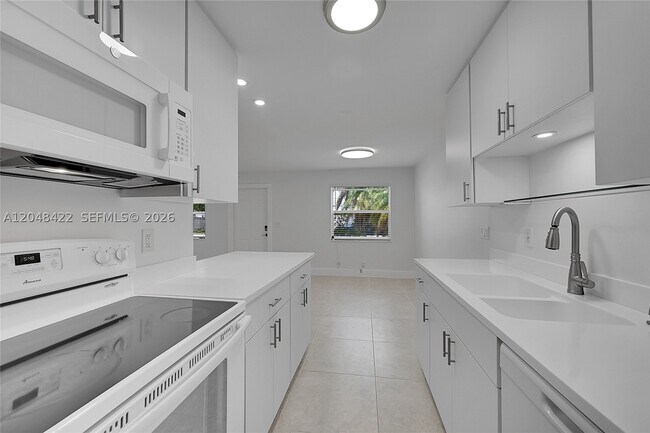 Foto del edificio - 810 SW 12th Pl