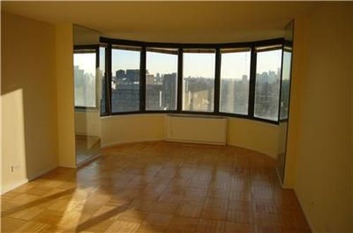 Foto principal - 335 E 38th St