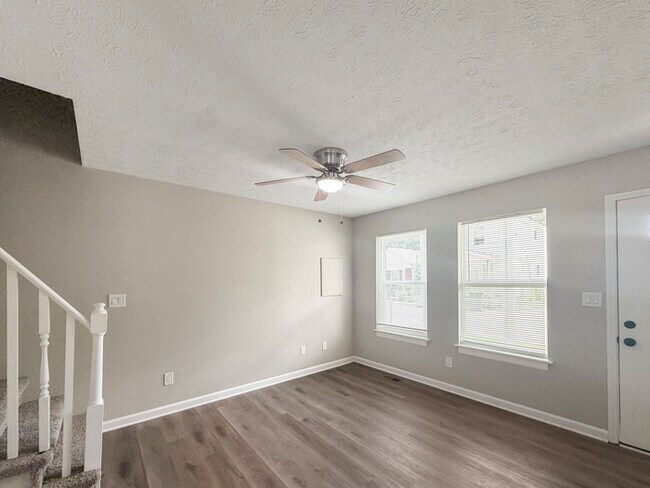 Foto del edificio - 425 Hawkins Ave