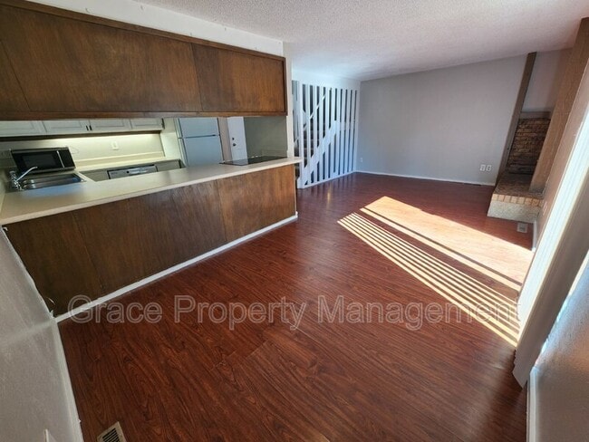 Building Photo - 492 S Dover Ave