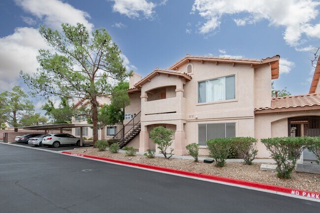 Building Photo - Well maintained 1st floor unit in the NW n...