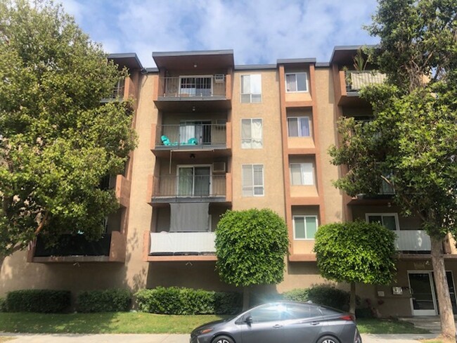 Building Photo - Newly Updated 1 bedroom 1 bath Condo - Ded...