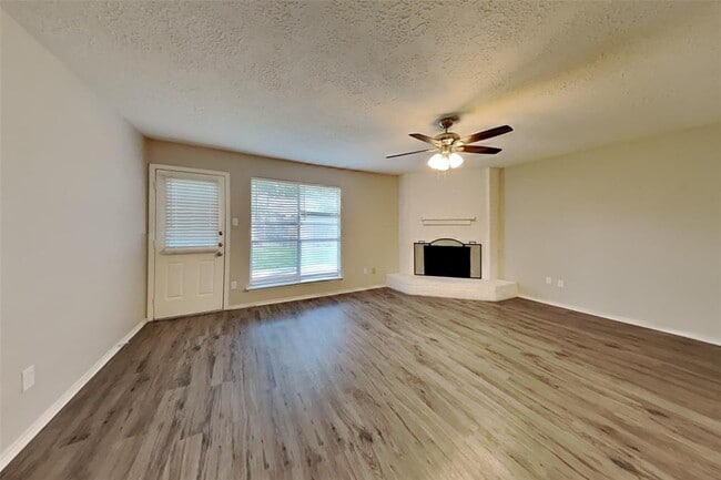 Building Photo - 11914 Osage Park Dr