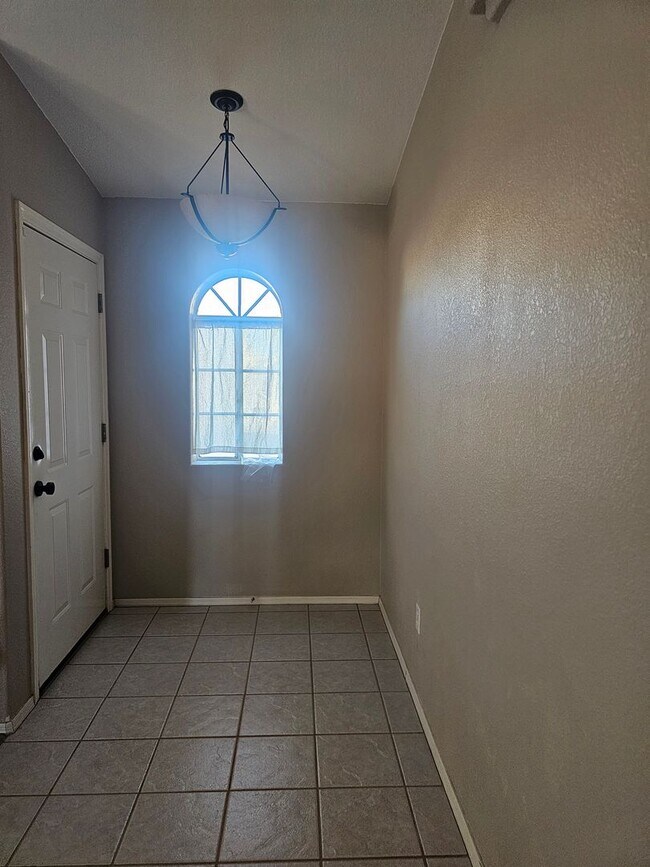 Foto del edificio - 3160 Horseshoe Canyon Dr