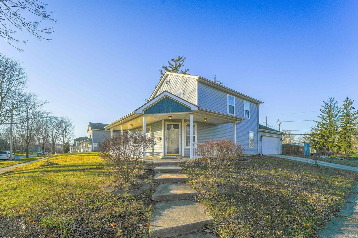 Foto principal - 955 E Berry St