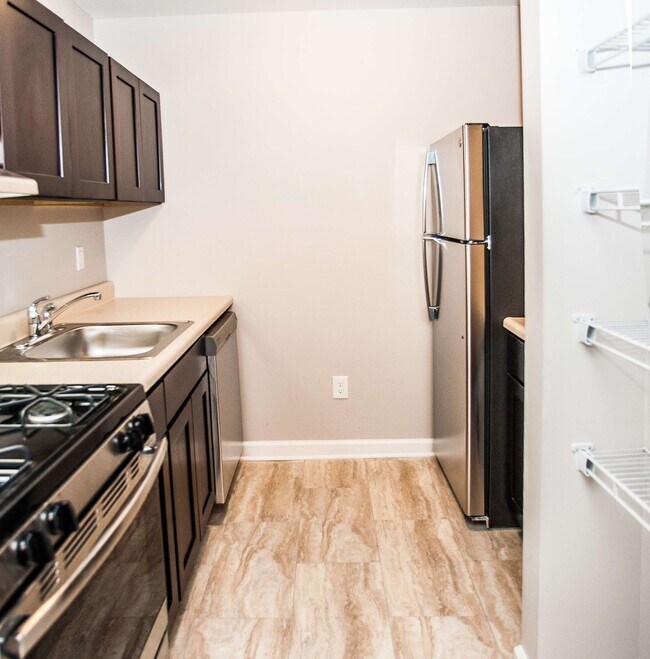 Kitchen - Summit Place Apartments
