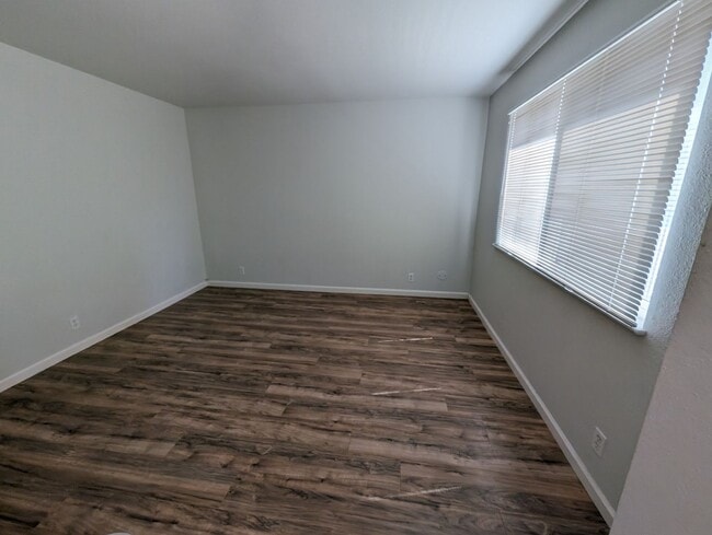 Building Photo - Meadow View Villas