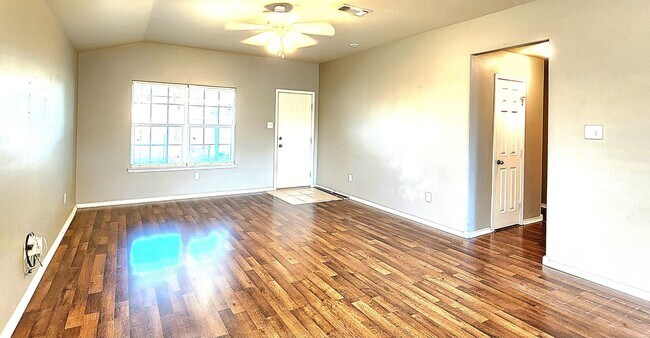 Building Photo - 3/2/2 FOR LEASE IN MONTEREY - FRENSHIP ISD