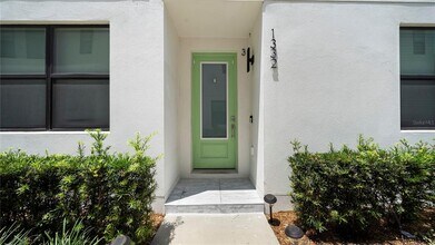 Building Photo - 1332 W Gray St