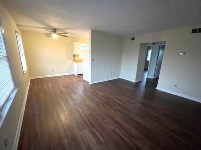 Building Photo - Newly Remodeled Apartment Camelot Drive 4 ...