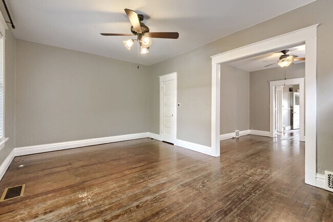 Foto del edificio - LOCATION LOCATION!! Brick townhome located in the highly desirable Wash Park West neighborhood!