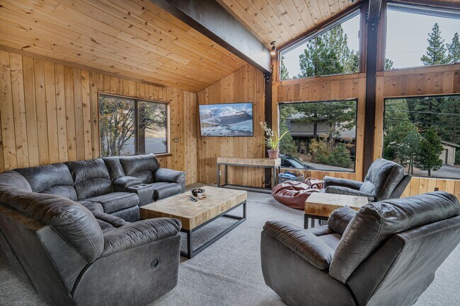 Foto del edificio - SKI LEASE:  Family Home with 1-Car Garage, Gas Fireplace, Bonus Room, Near Northstar