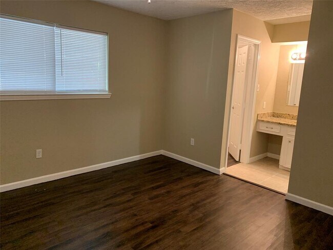Foto del edificio - 5008 Apple Springs Dr