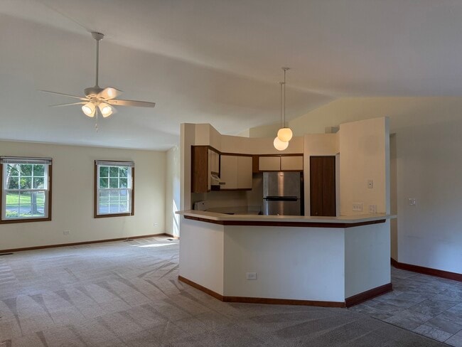 Building Photo - 1335 Fountain Green Dr