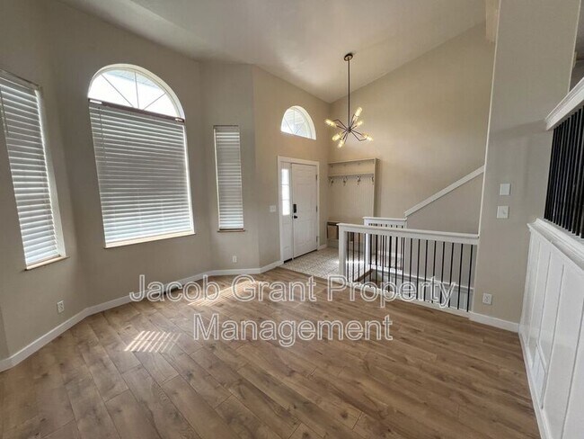 Building Photo - 522 Darris St