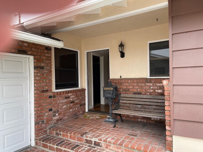 Foto del edificio - California Ranch Home in the Heart of Lomita