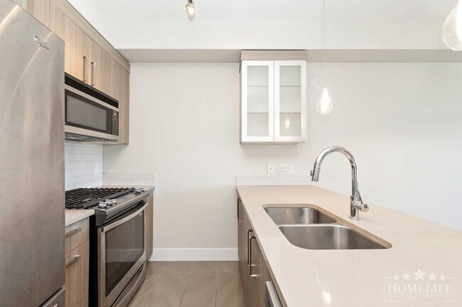 Building Photo - 1 - Bed + 1 - Bath + Den Condo for Rent in...
