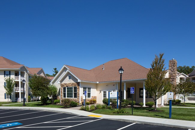 Exterior de la casa club - Abbott Landing, LLC